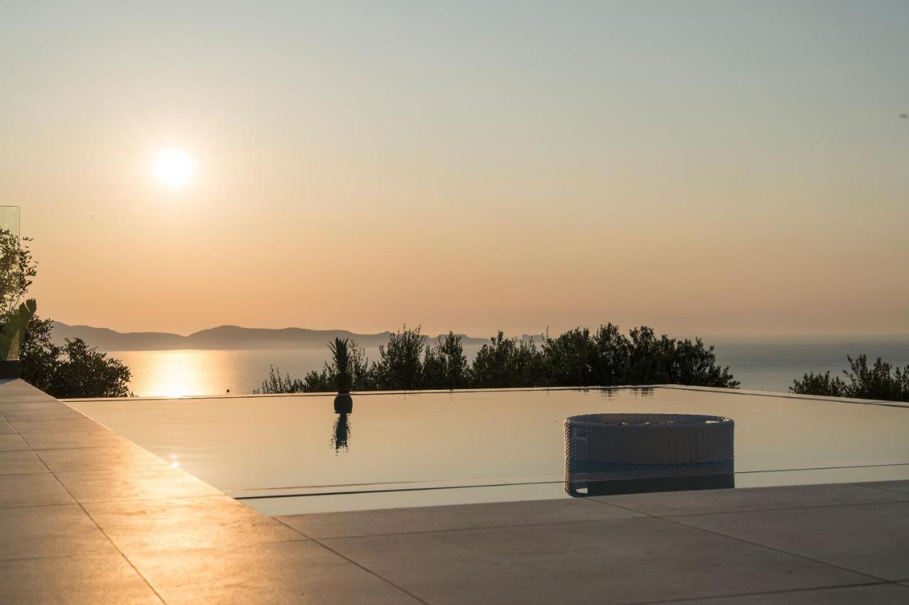 Villa Ekphrasis With Sea View And Jacuzzi Ravdhoúkha 外观 照片